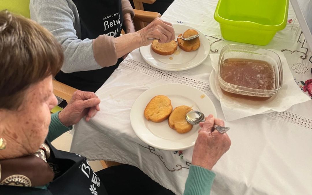 Día de torrijas en el Centro de Día de Villanueva de los Castillejos