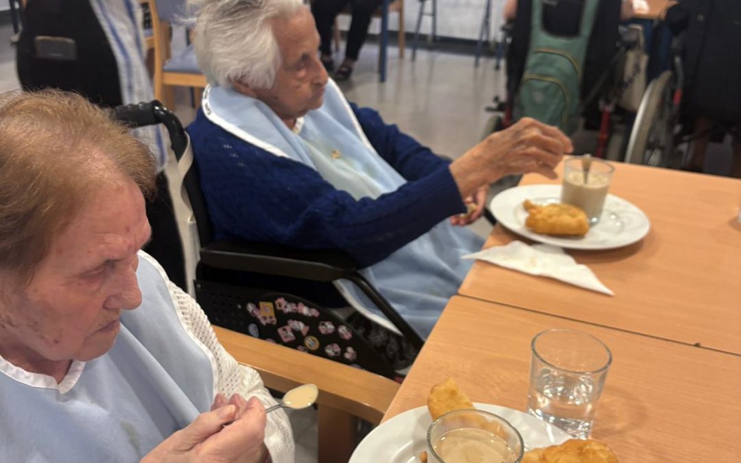 Empezamos la jornada con un desayuno en familia en el Centro de Día de Puebla de Guzmán
