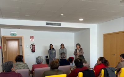 Reunión informativa para familiares en el Centro de Día Catalina Hernández Maestre