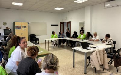 Las trabajadoras del Servicio de Ayuda a Domicilio de San Bartolomé de la Torre reciben formación para el manejo del Portal del Empleado
