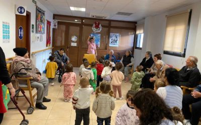 Los peques de la Escuela Infantil «Calimero» visitan el Centro de Día de San Bartolomé de la Torre