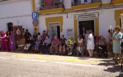 La Residencia de Mayores de Arroyomolinos de León participa en la celebración de San Antonio