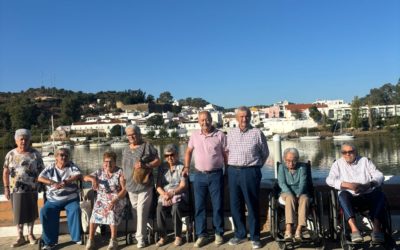Jornada de convivencia en Sanlúcar de Guadiana para celebrar el Mes de las Personas Mayores